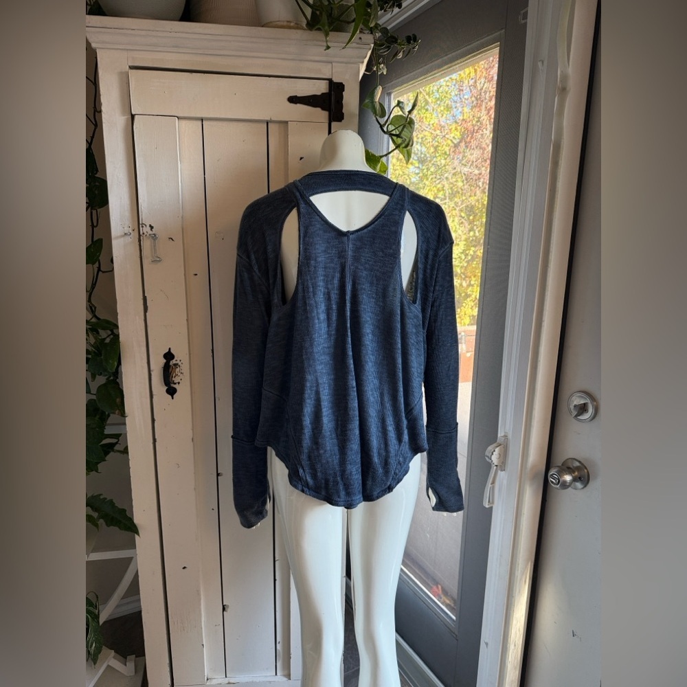 Free people movement Active Blue Athletic Shirt Women's Lg Open key hole back